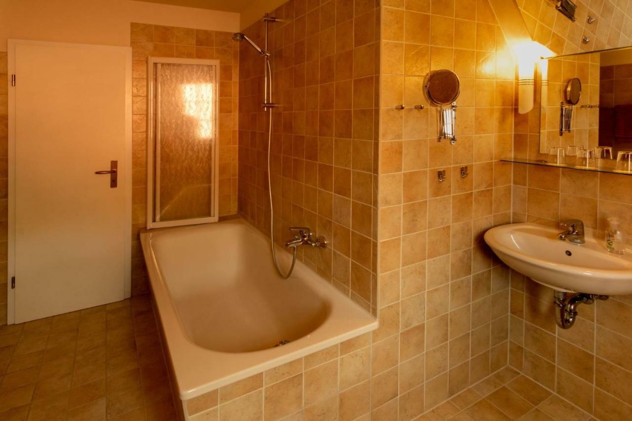 Gutshaus Von Bismarck Apartment An der Schmucke Bagian luar foto